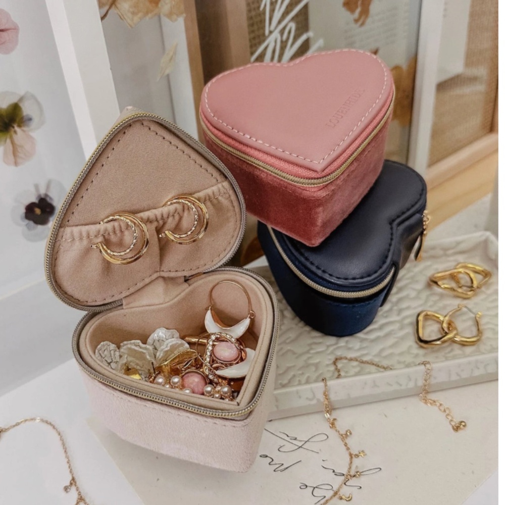 Louenhide Heart Travel Jewlery Case